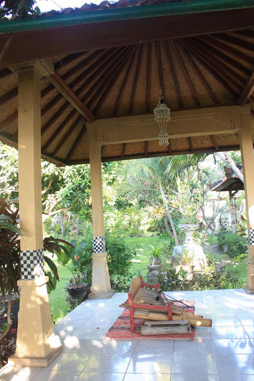 Cleopatra Beach Bungalows Hotel Lovina Exterior foto