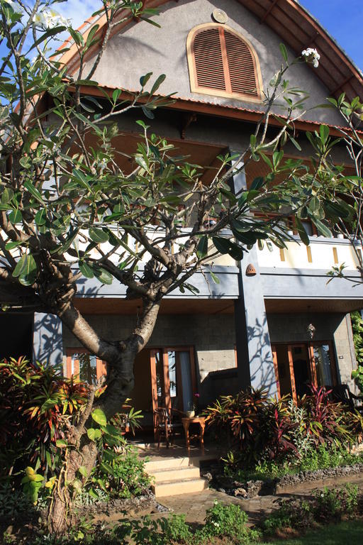 Cleopatra Beach Bungalows Hotel Lovina Exterior foto